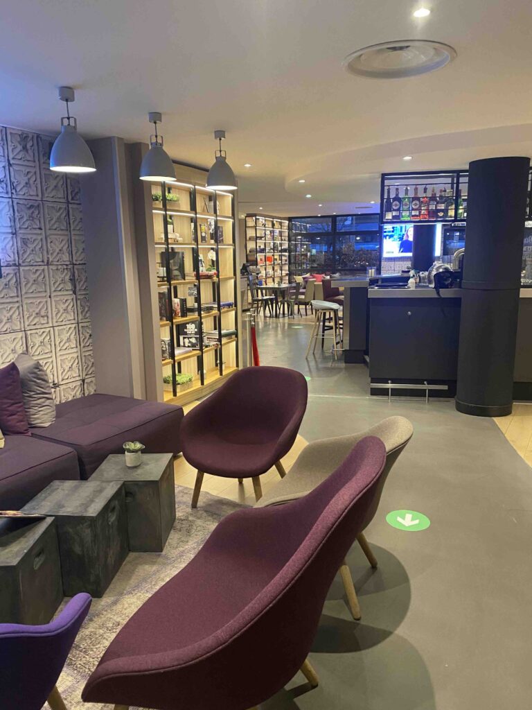 Parking sécurisé 24/24
Paris Rueil & Suresnes
Remisage auto / moto
Gardiennage et conciergerie
Bâche de protection, mise sous tension, roulage mensuel, lavage, entretien sellerie Garage sous surveillance, mécanique auto/ moto de collection et voiture moderne de sport