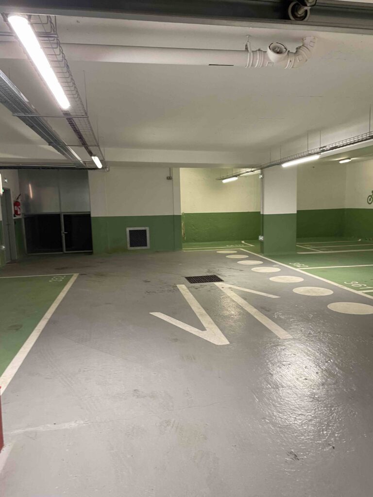 Parking sécurisé 24/24
Paris Rueil & Suresnes
Remisage auto / moto
Gardiennage et conciergerie
Bâche de protection, mise sous tension, roulage mensuel, lavage, entretien sellerie Garage sous surveillance, mécanique auto/ moto de collection et voiture moderne de sport