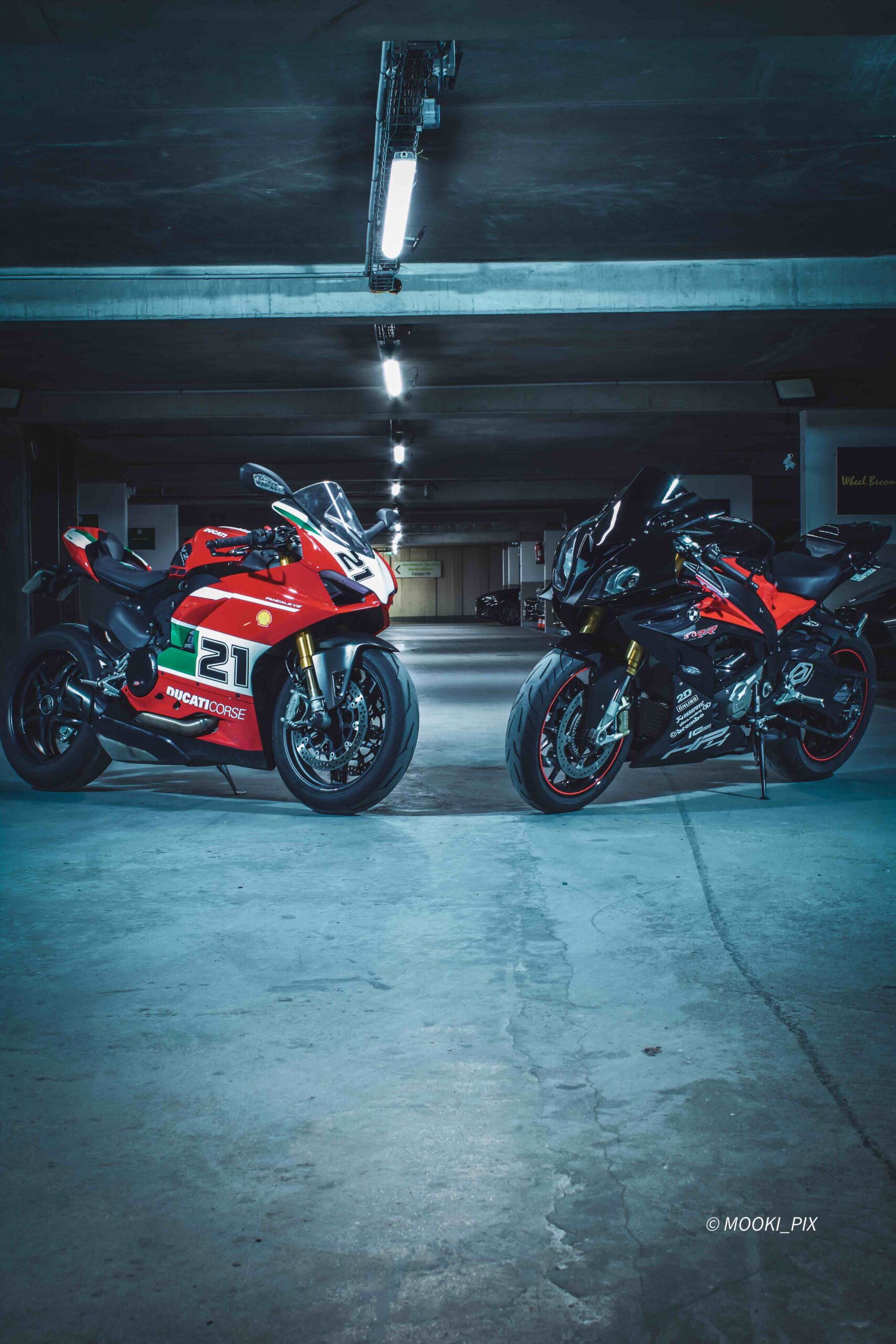 Parking et gardiennage sécurisé 24/24
Paris Rueil & Suresnes
Remisage moto
conciergerie 2 roues
Bâche de protection, mise sous tension, roulage mensuel, lavage, entretien sellerie Garage sous surveillance, mécanique auto/ moto de collection et voiture moderne de sport